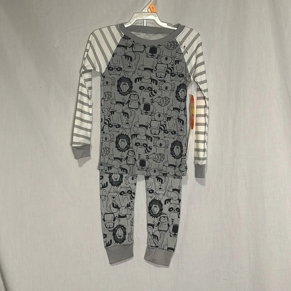 wonder nation Other - NWT wonder nation gray & black animal print long sleeve shirt & pants pajama set